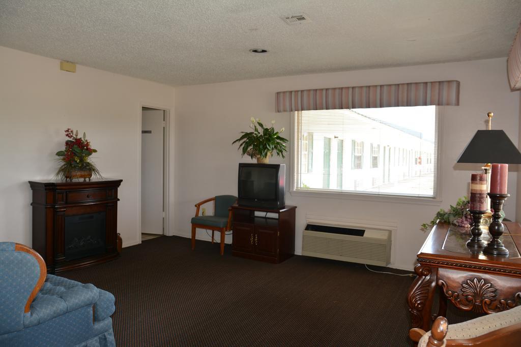 Lake Eufaula Inn & Suites Checotah Exterior foto